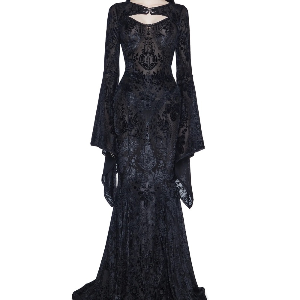 Elegant Gothic Black Lace Gown